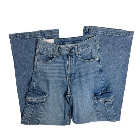 Gap High Rise Stride Wide Leg Cargo Jeans Light Wash Size 27 (4) - Picture 5 of 13